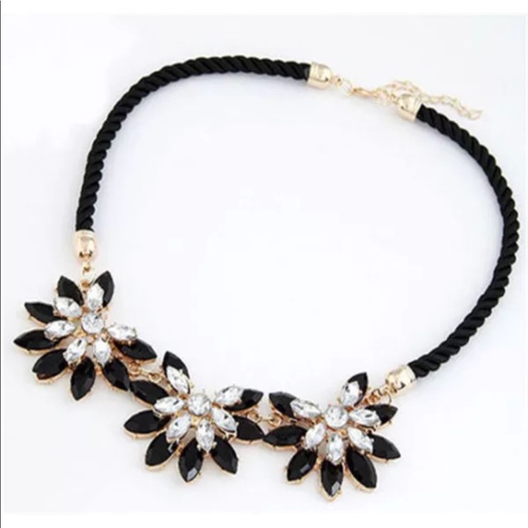 Jewelry - NWT floral statement necklace black gold rope
